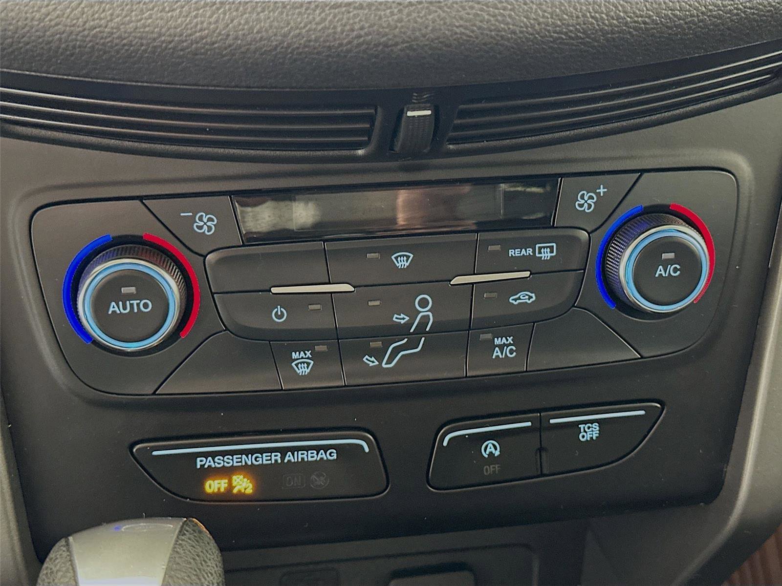 Used 2017 Ford Escape SE w/ Equipment Group 201A image 9