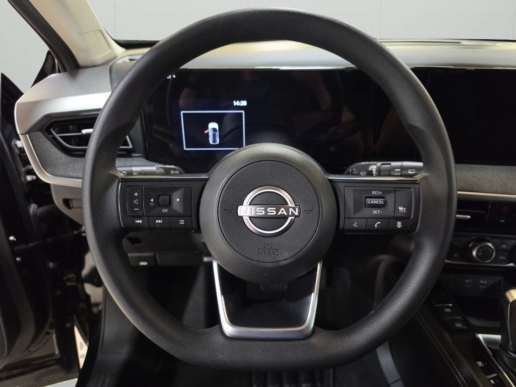 Used 2025 Nissan Kicks SV AWD/4WD image 18