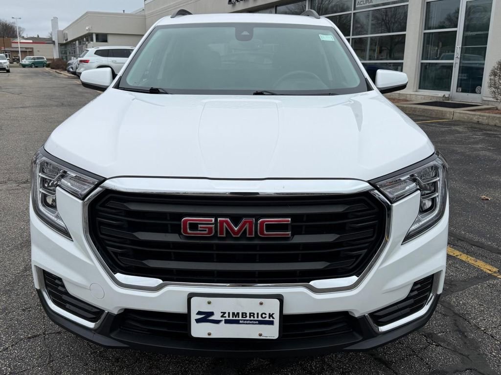 Used 2022 GMC Terrain SLE w/ Driver Convenience Package image 9