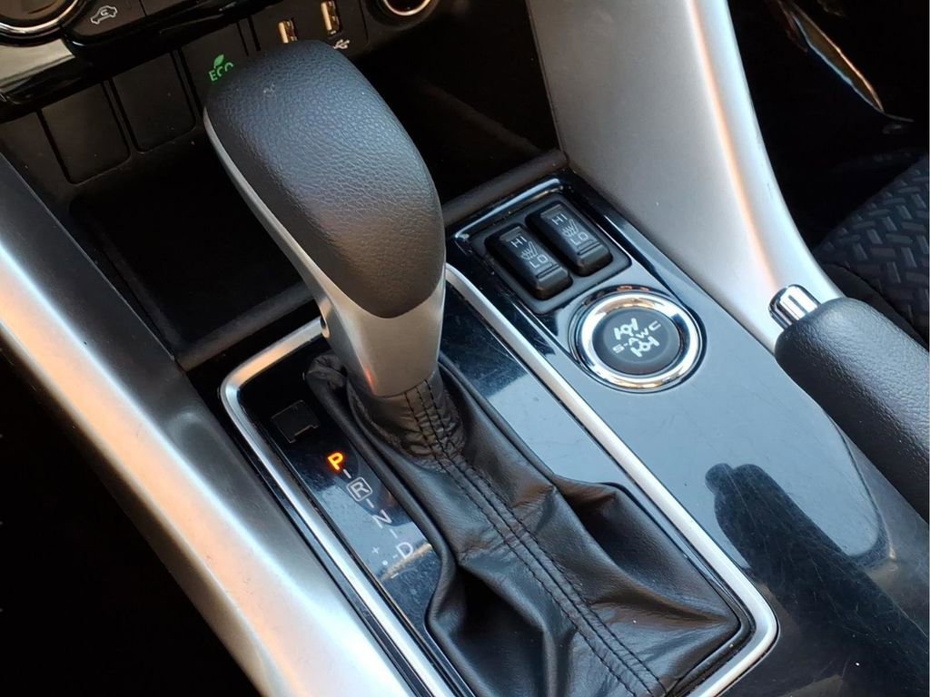 Used 2024 Mitsubishi Eclipse Cross LE image 10