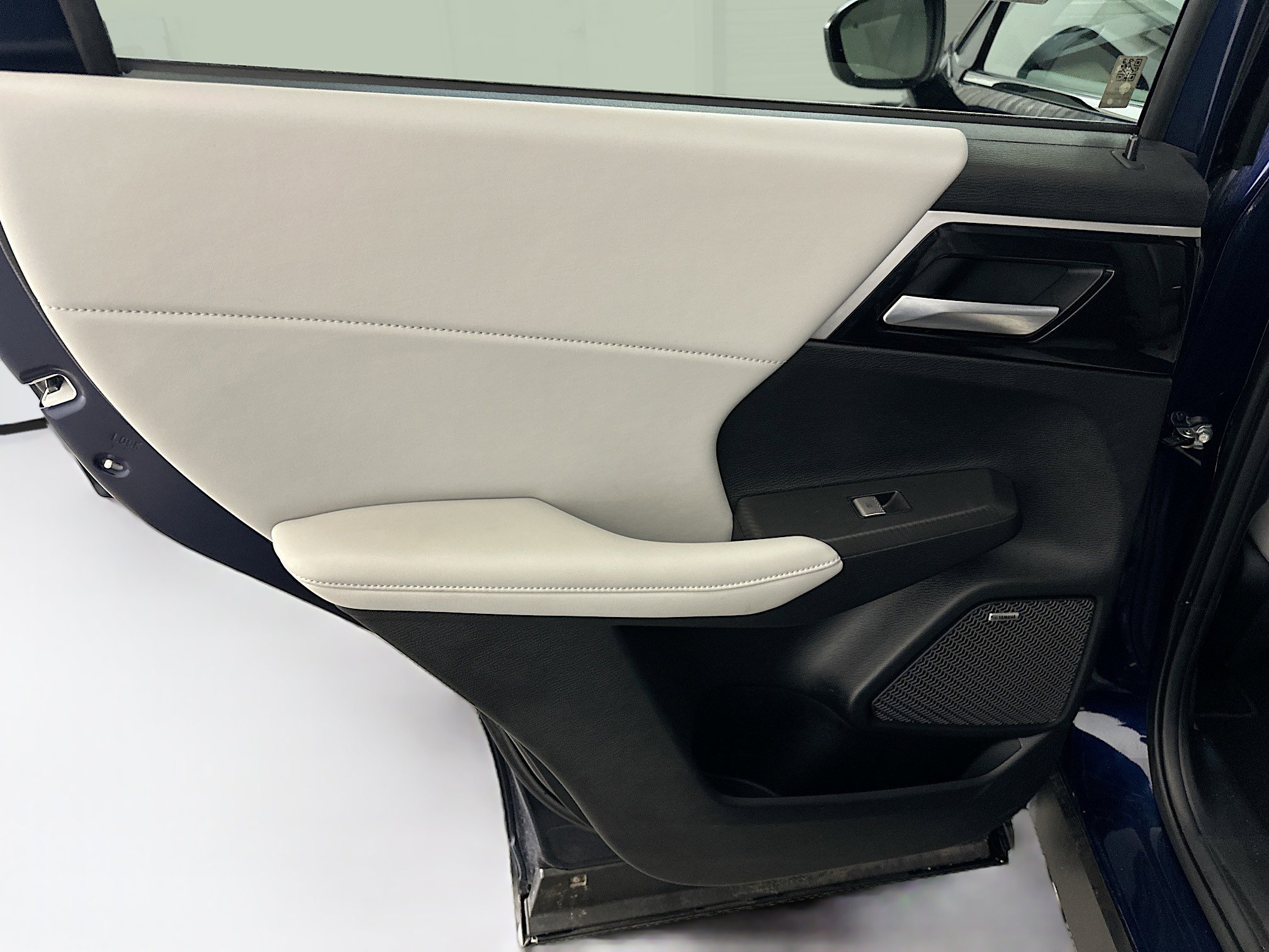 Used 2025 Mitsubishi Outlander SE image 27