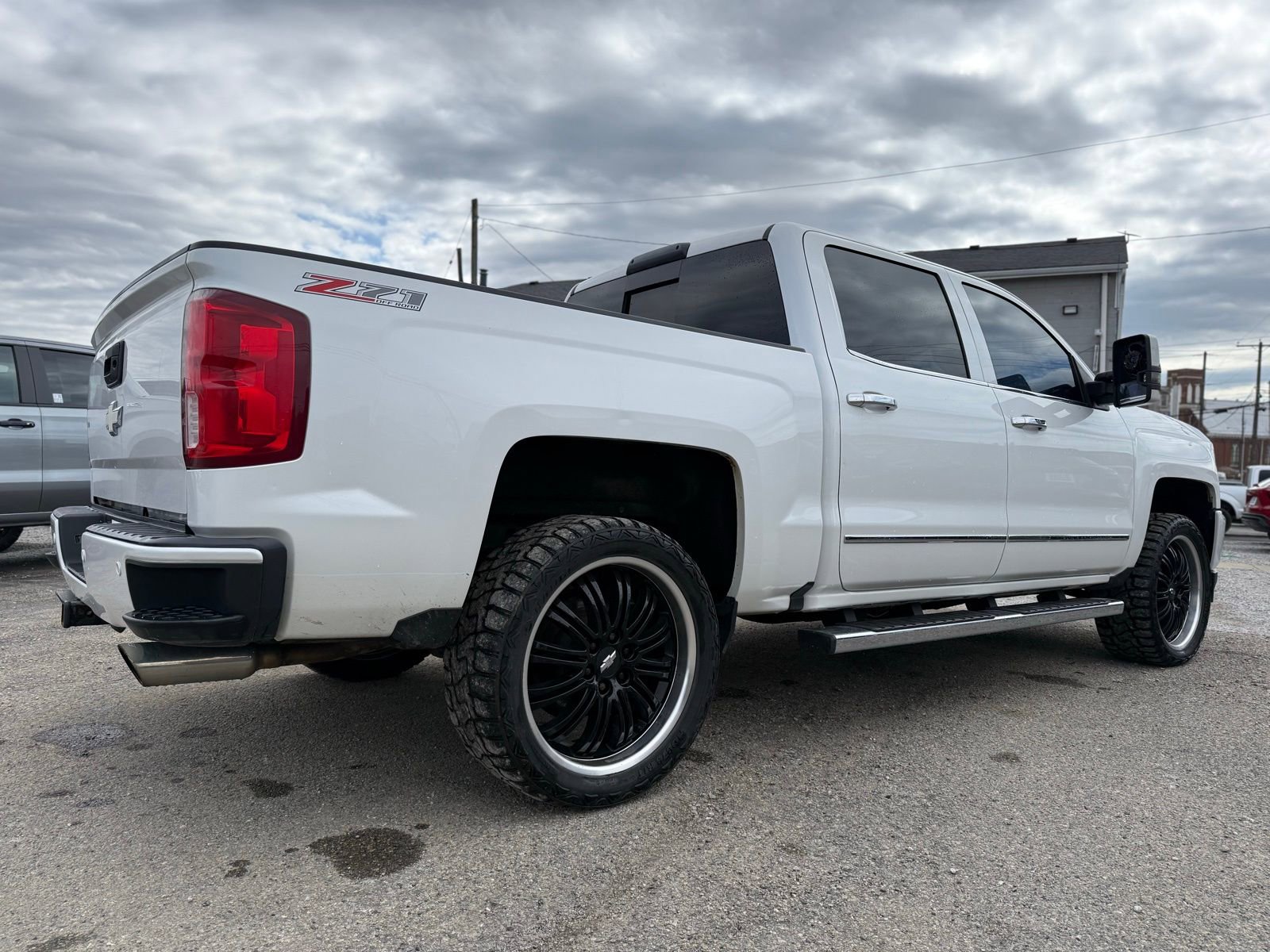 Used 2017 Chevrolet Silverado 1500 LTZ Z71 w/ LTZ Plus Package image 7