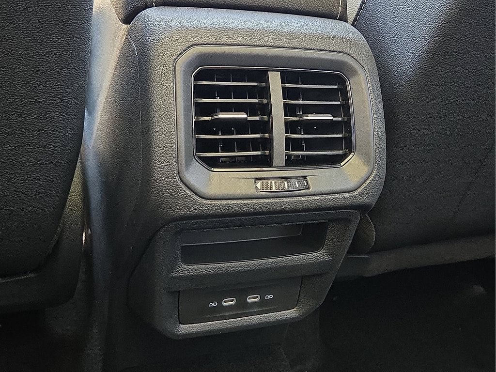 New 2026 Volkswagen Taos SE FWD image 12