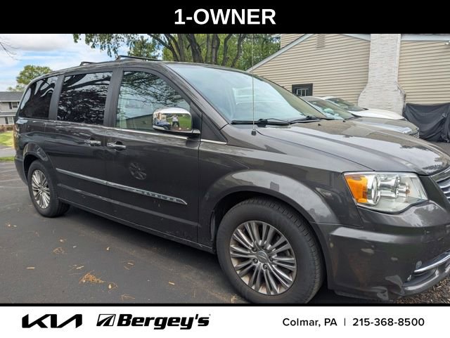 Used 2016 Chrysler Town & Country Touring-L FWD image 1