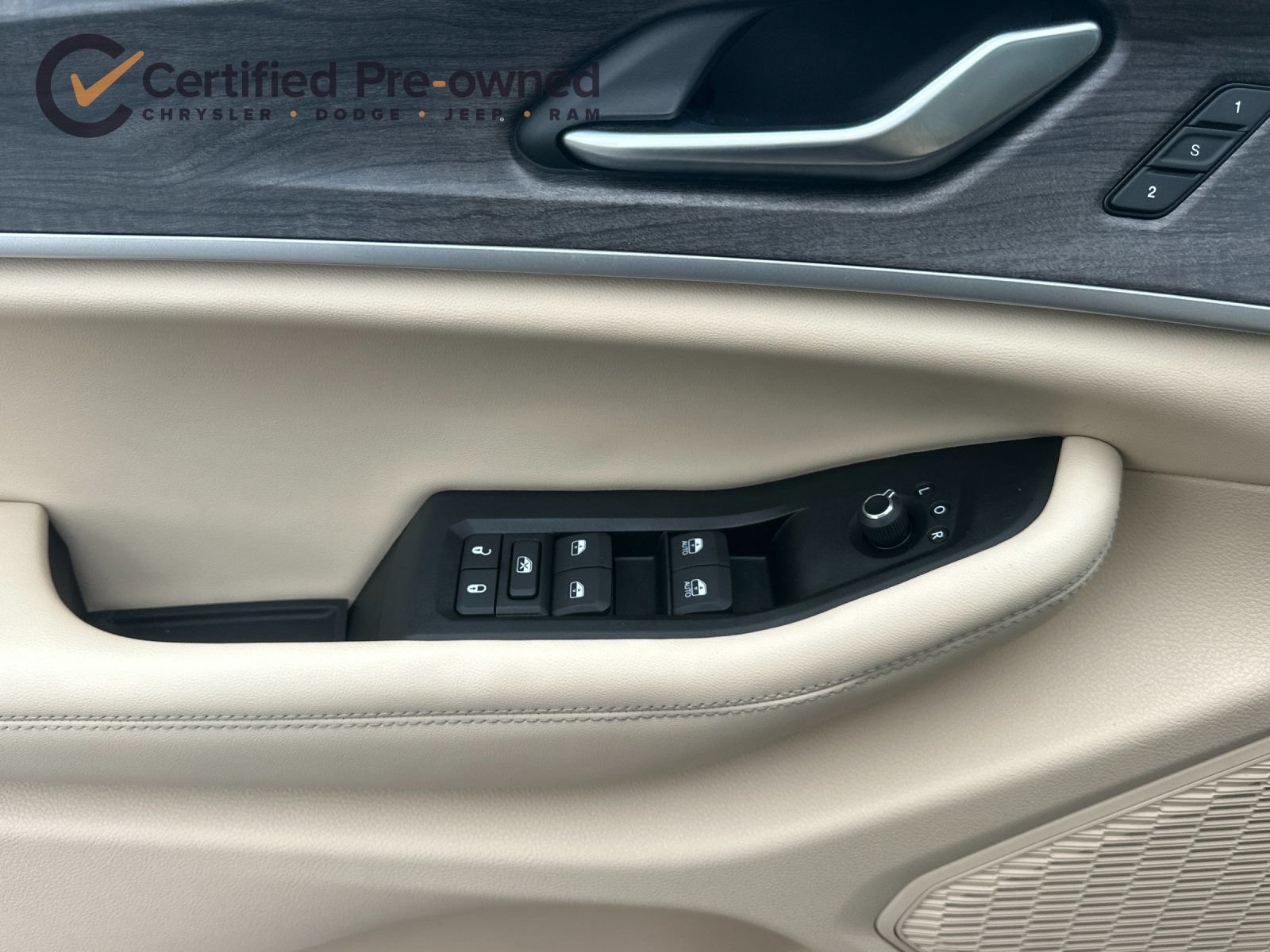 Used 2023 Jeep Grand Cherokee L Limited AWD/4WD image 12