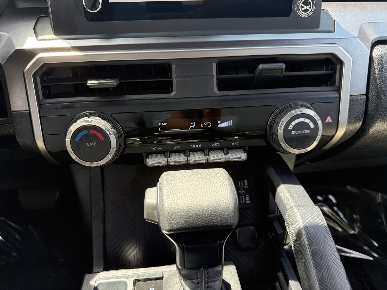 Used 2025 Toyota 4Runner SR5 AWD/4WD image 13