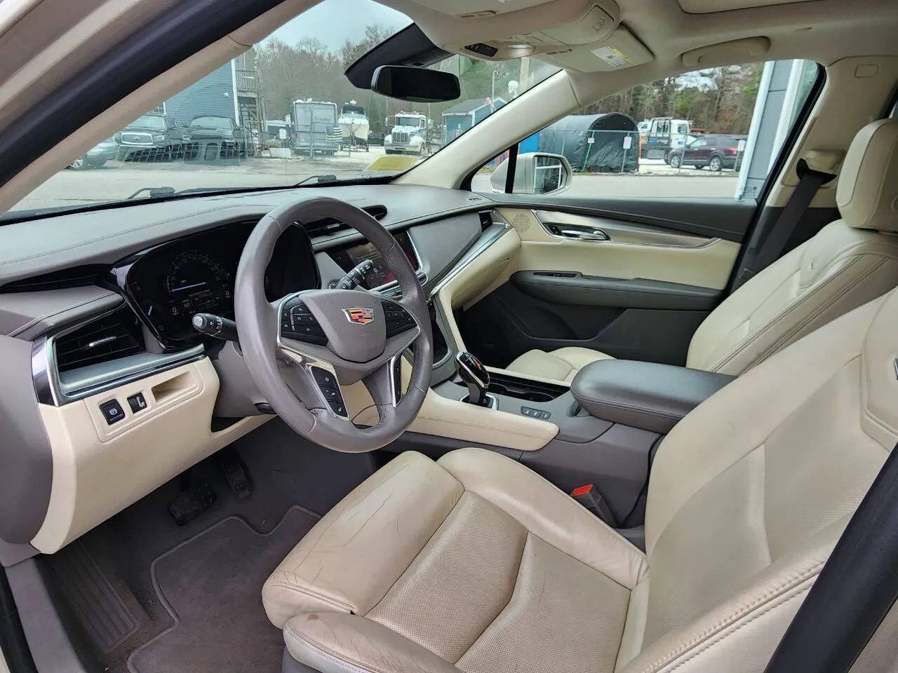 Used 2017 Cadillac XT5 Luxury w/ Driver Awareness Package AWD/4WD image 9