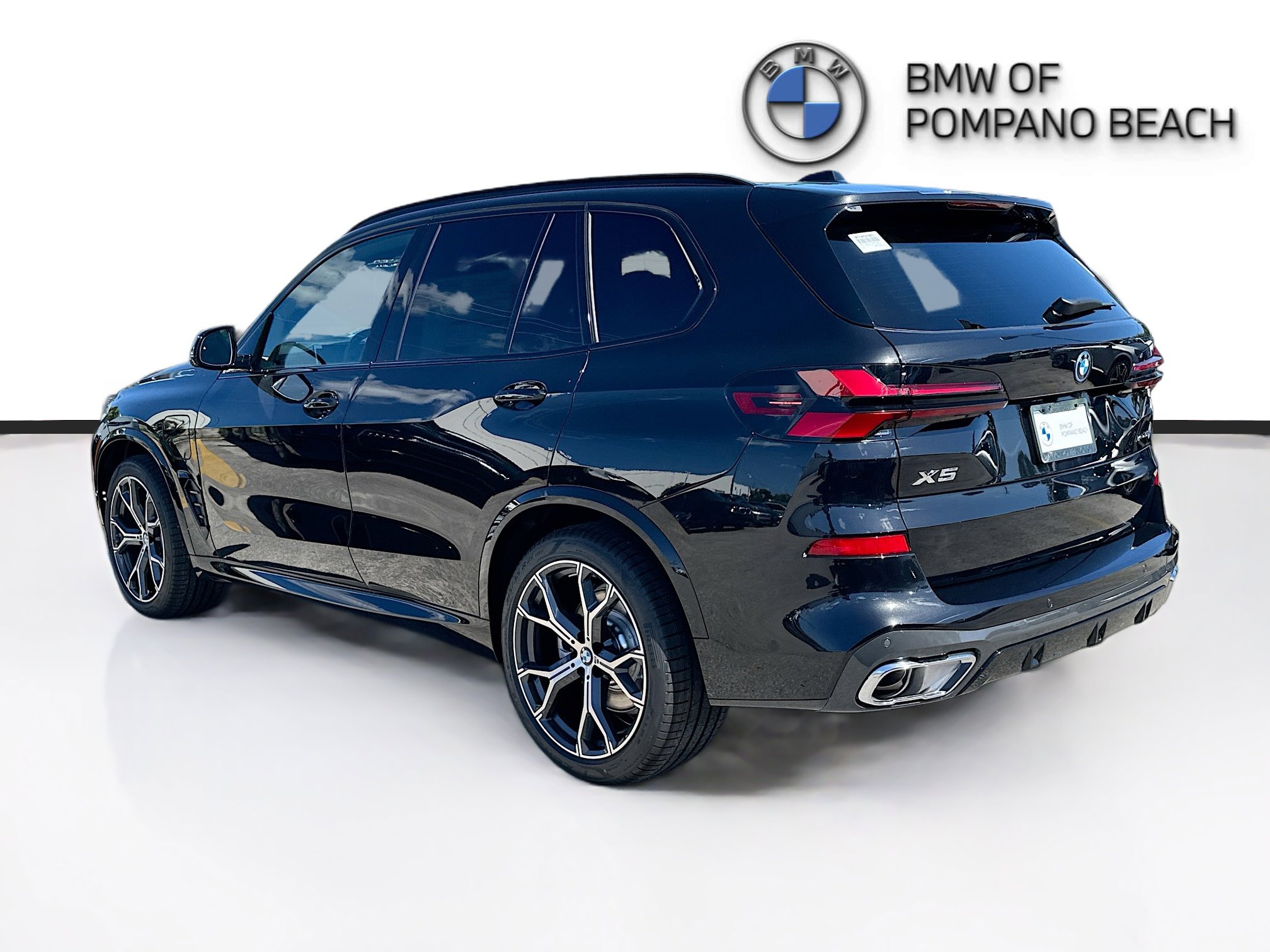 Used 2026 BMW X5 xDrive50e w/ M Sport Package image 4