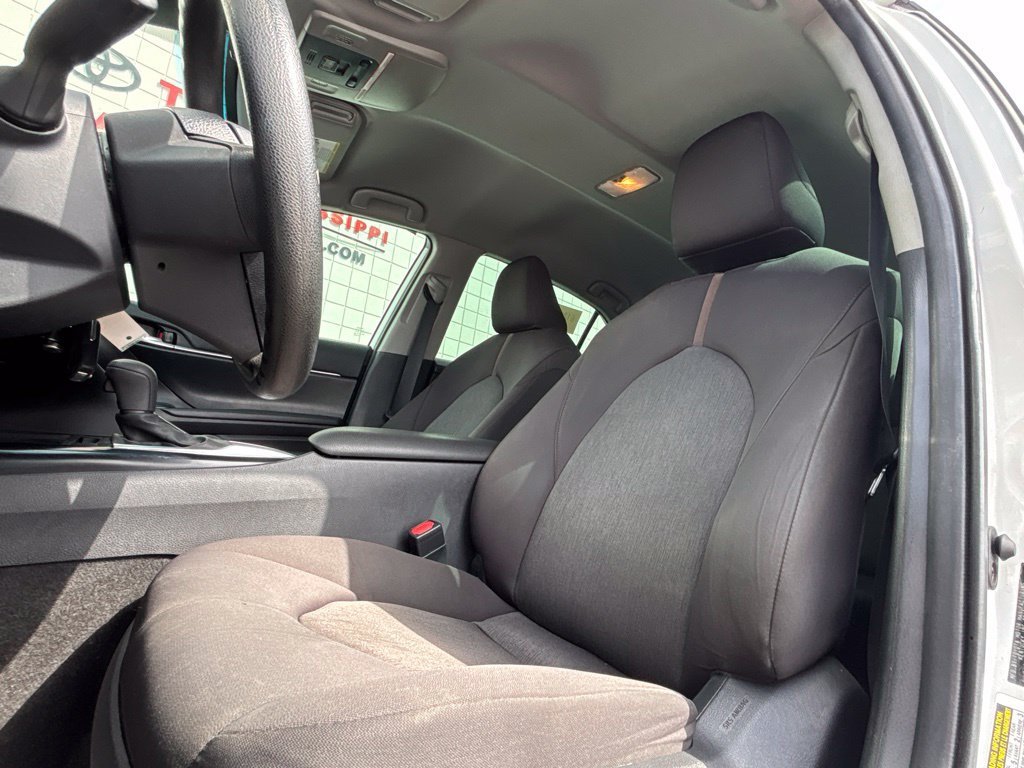 Used 2020 Toyota Camry LE FWD image 10