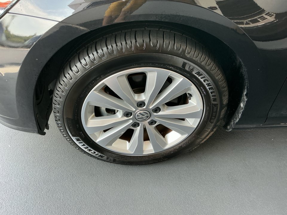 Used 2021 Volkswagen Golf 4-Door FWD image 26