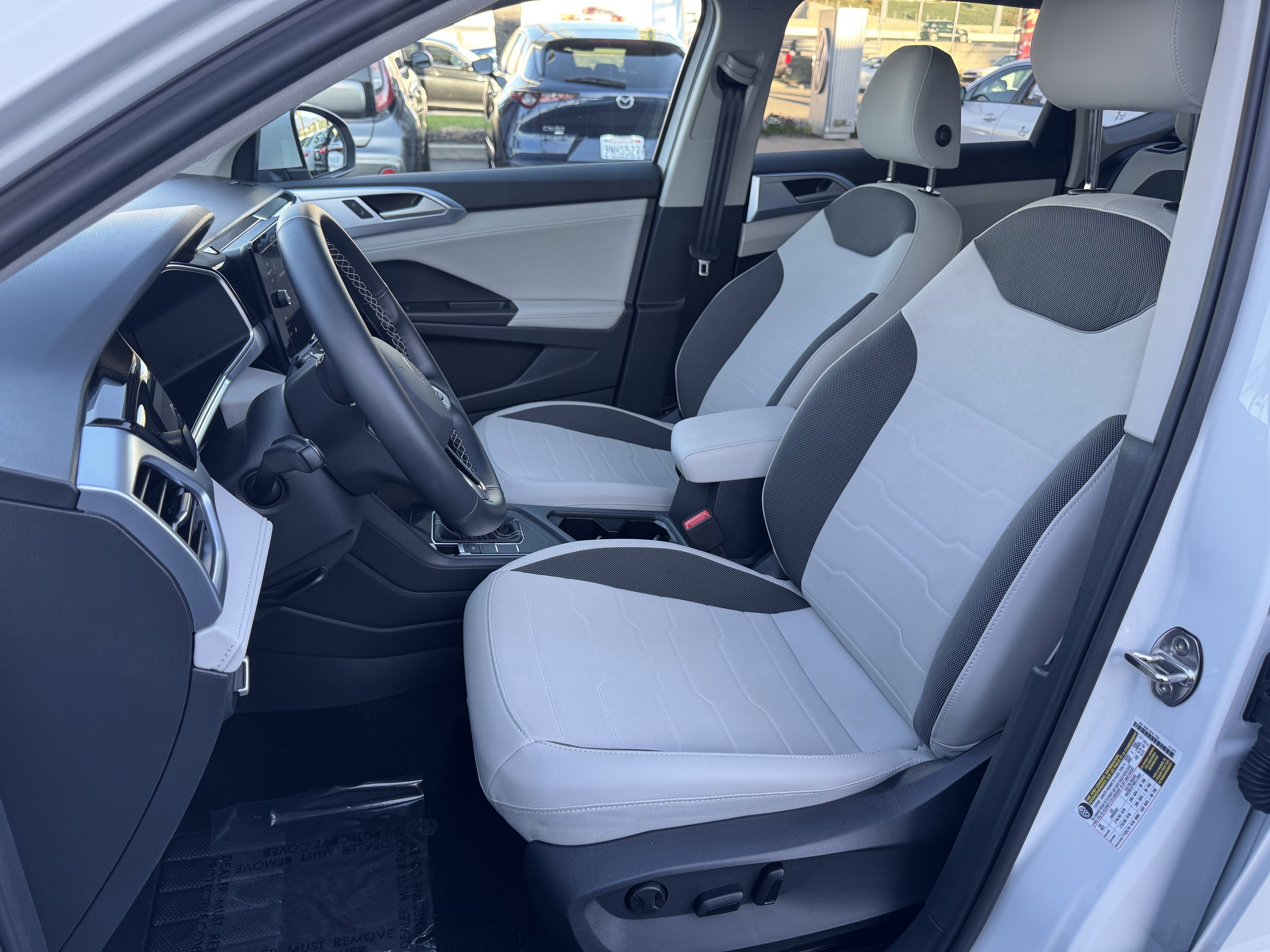 Used 2025 Volkswagen Taos SE image 16