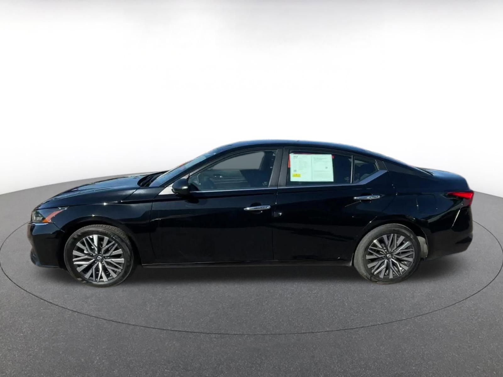 Used 2025 Nissan Altima 2.5 SV image 8