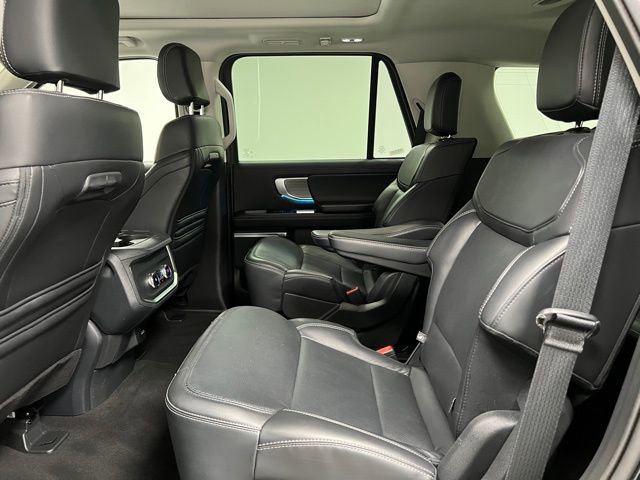 Used 2025 Ford Expedition Platinum image 42