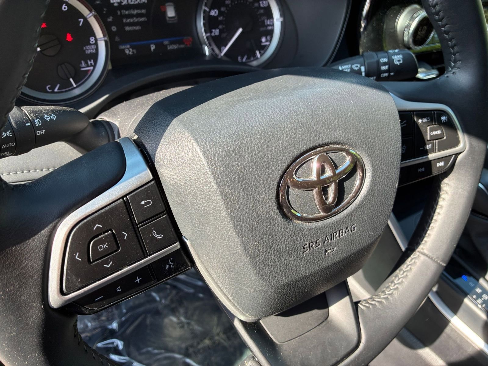 Used 2025 Toyota Highlander LE image 28