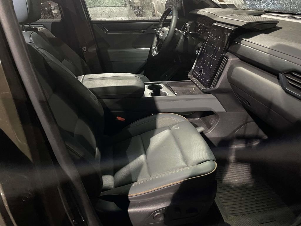 Used 2024 GMC Acadia AT4 w/ Luxury Package image 45