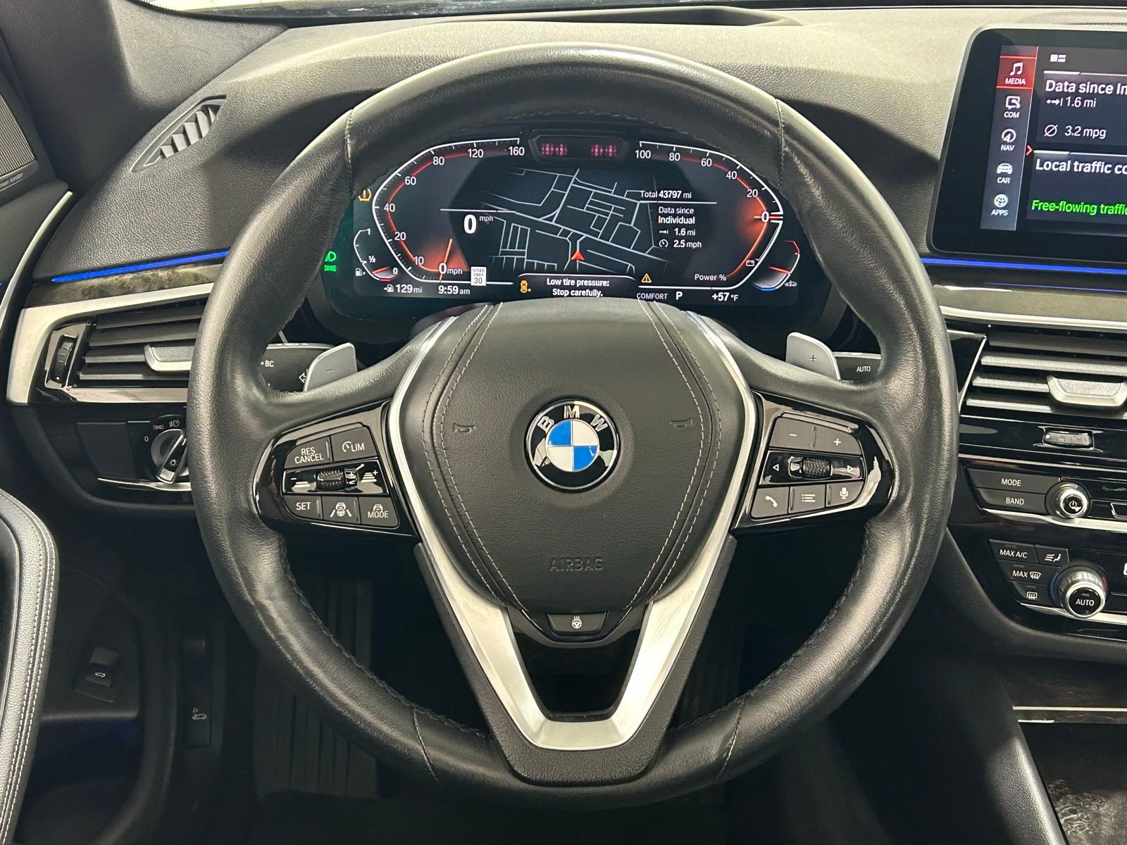 Used 2023 BMW 540i xDrive w/ Premium Package image 12