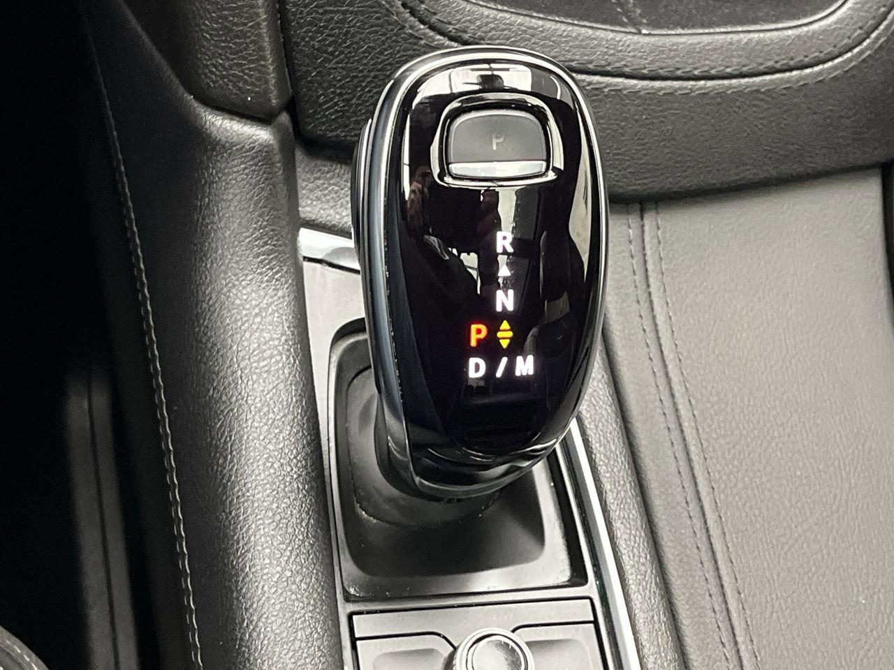 Certified 2025 Cadillac XT6 Premium Luxury AWD/4WD image 27