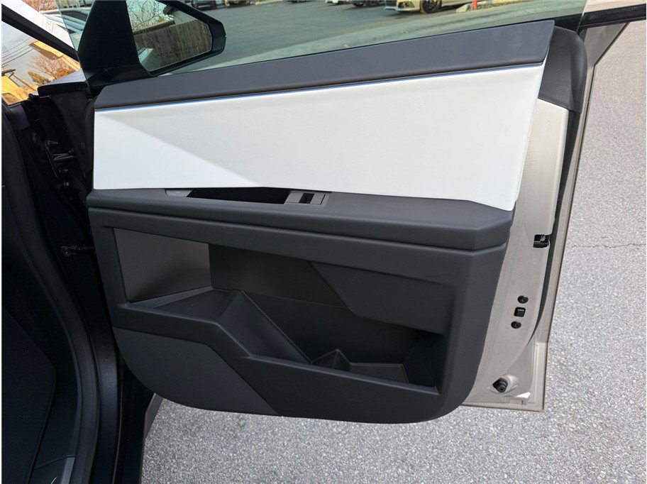 Used 2024 Tesla Cybertruck Cyberbeast image 40