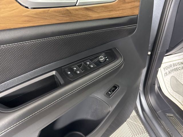 Used 2025 Volkswagen Atlas SE image 26