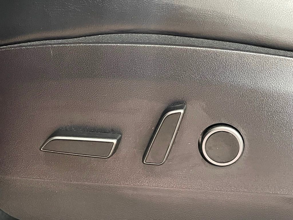 Used 2022 Tesla Model Y Long Range image 12