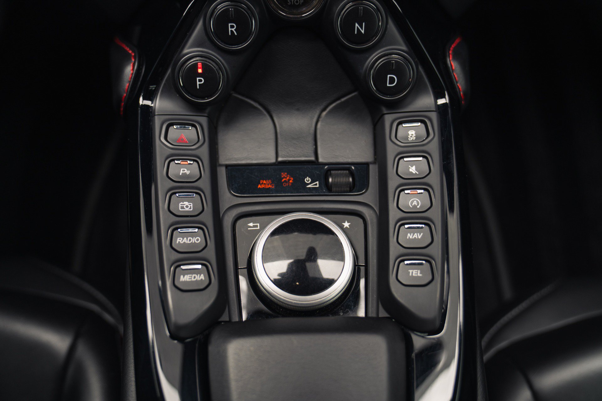 Used 2019 Aston Martin V8 Vantage Coupe RWD image 31