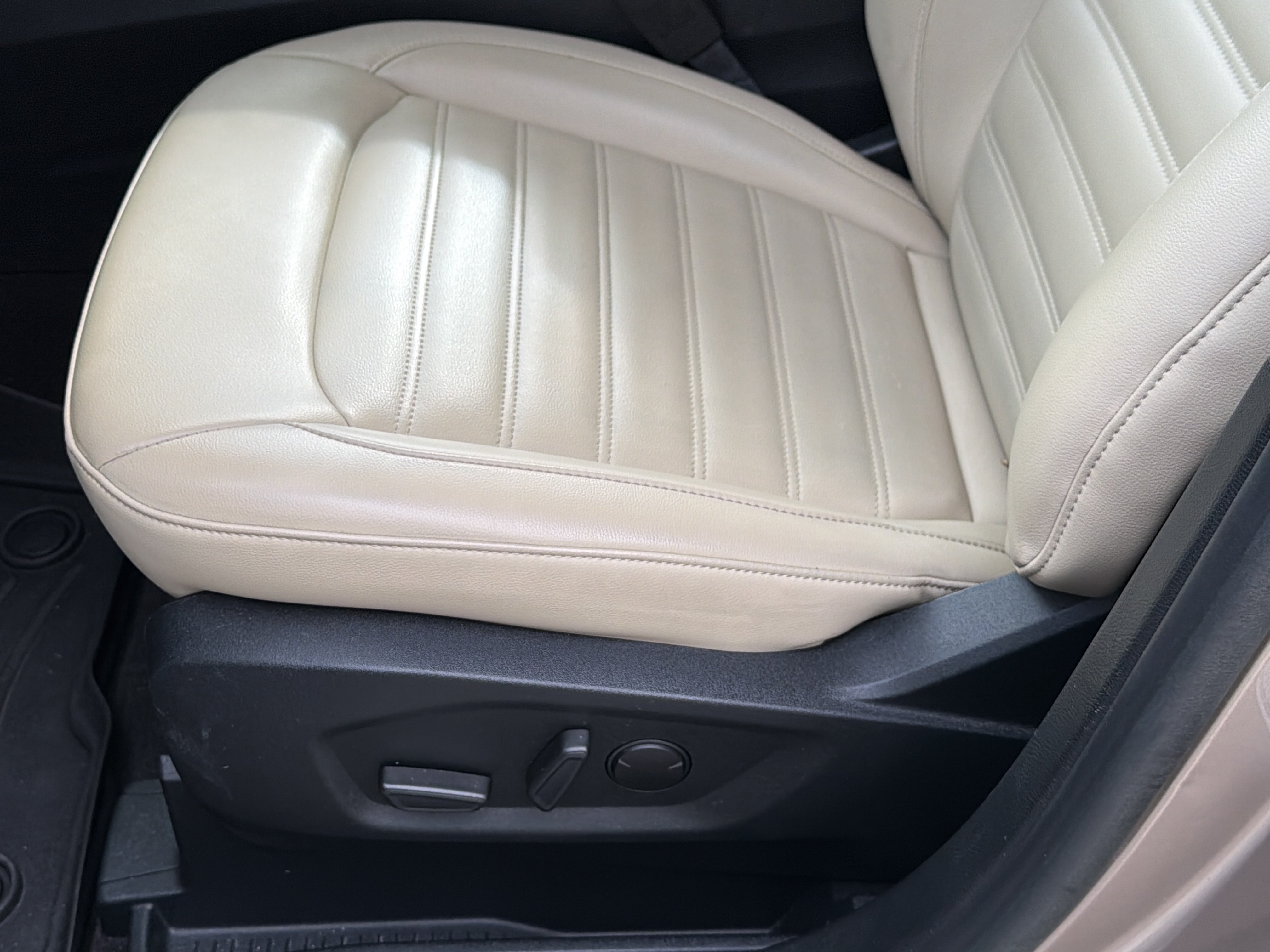 Used 2020 Ford Edge SEL w/ Convenience Package FWD image 25