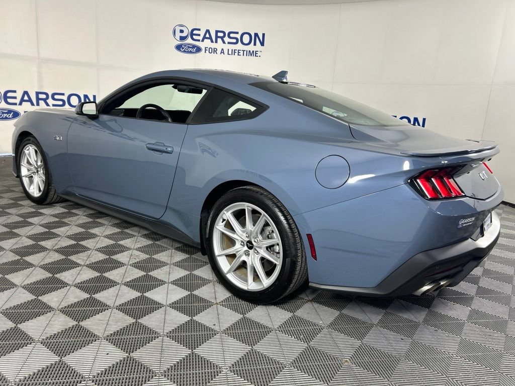 Used 2025 Ford Mustang GT Premium RWD image 16