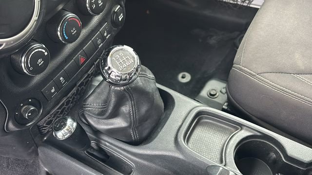 Used 2017 Jeep Wrangler Unlimited Sahara w/ Connectivity Group image 22