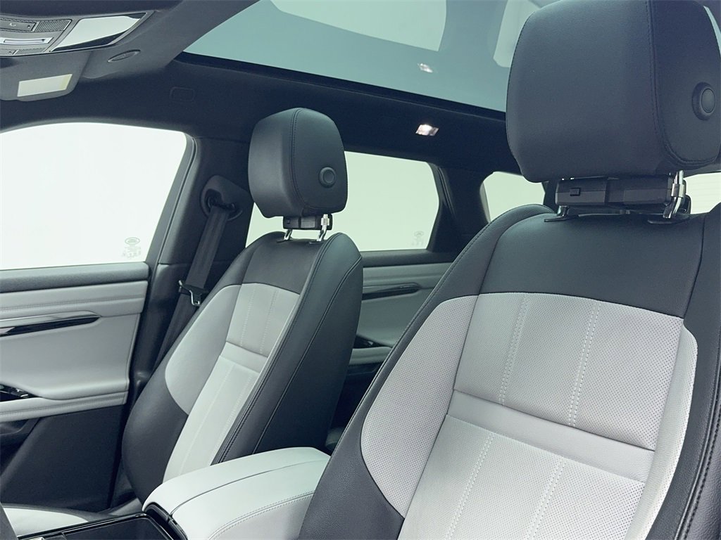 Used 2023 Land Rover Range Rover Evoque R-Dynamic SE image 37