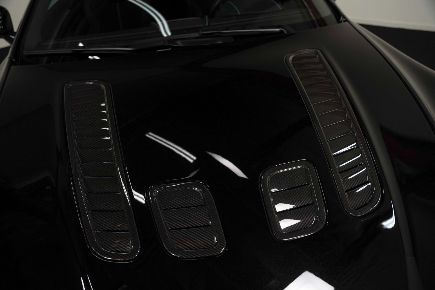 Used 2017 Aston Martin V12 Vantage S RWD image 13