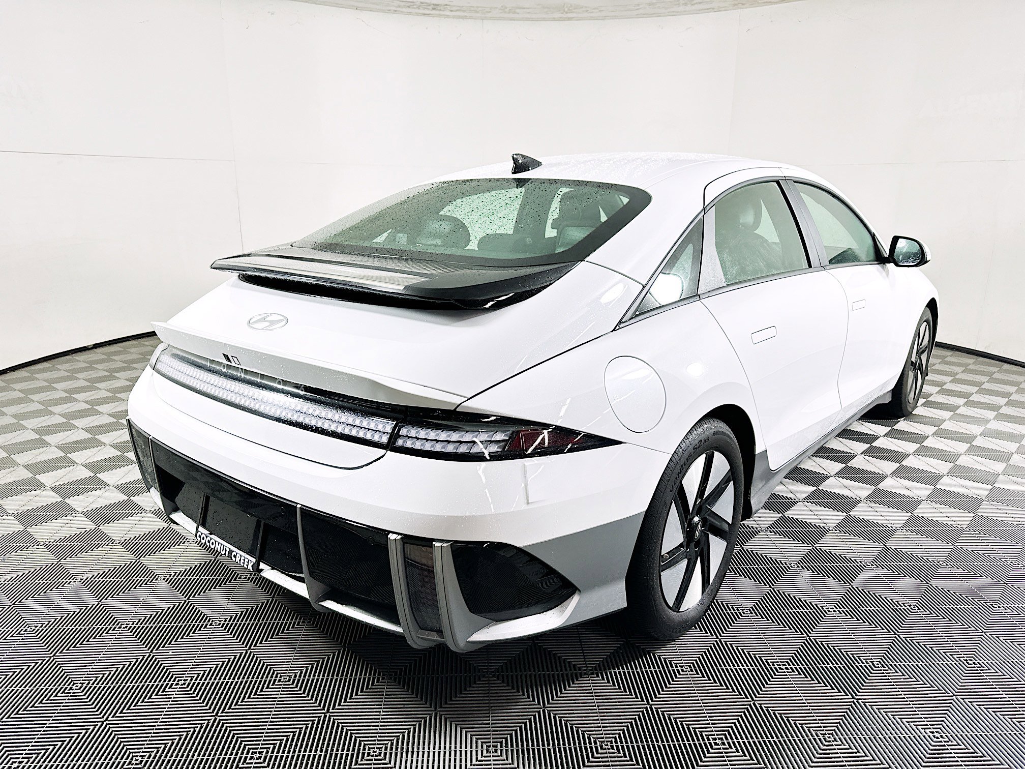 Used 2024 Hyundai Ioniq 6 SE image 3