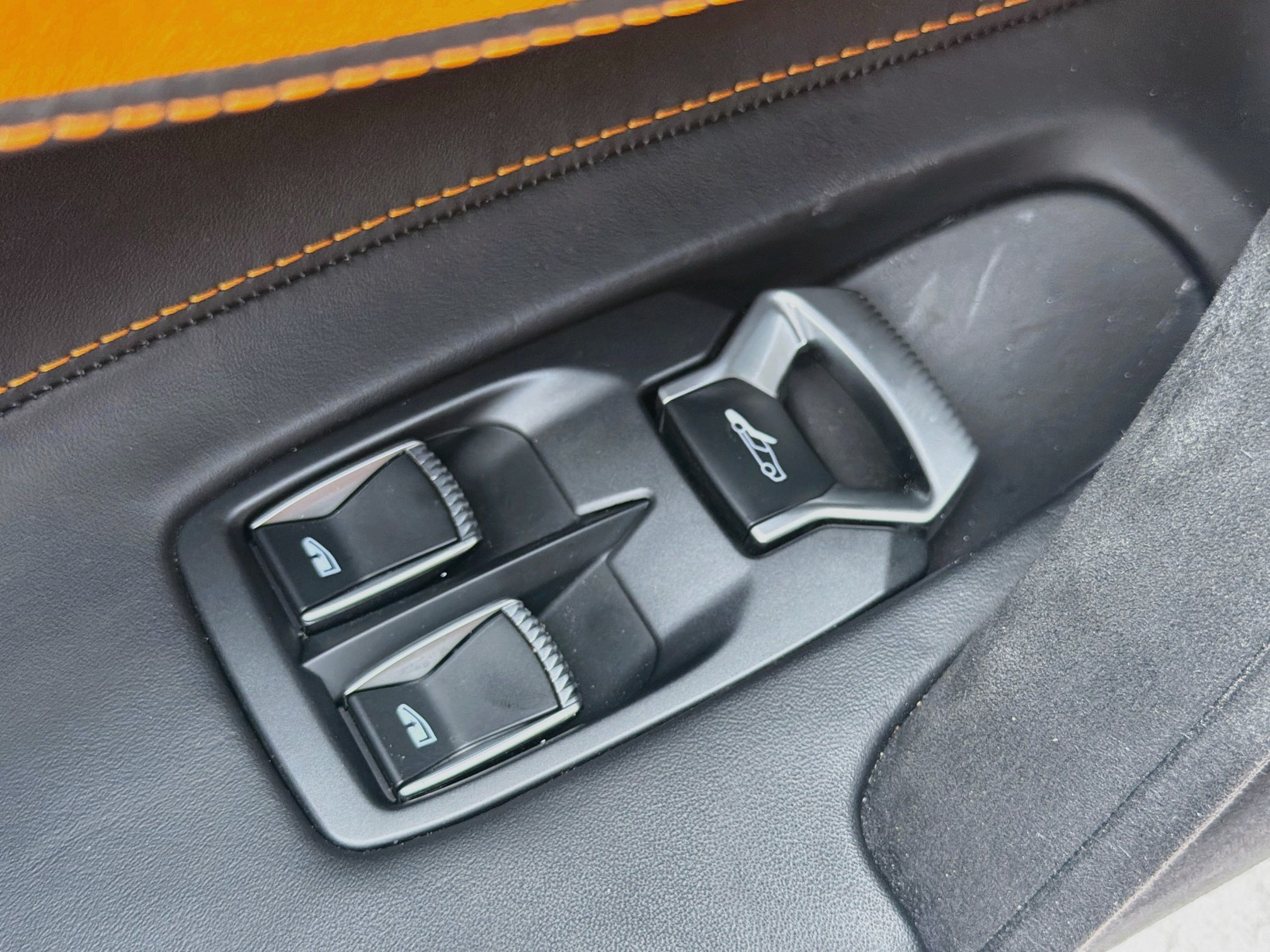 Used 2024 McLaren 750S Spider RWD image 17