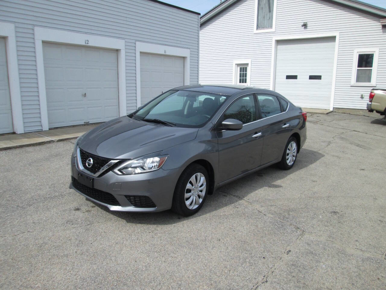 Used 2017 Nissan Sentra S FWD image 2