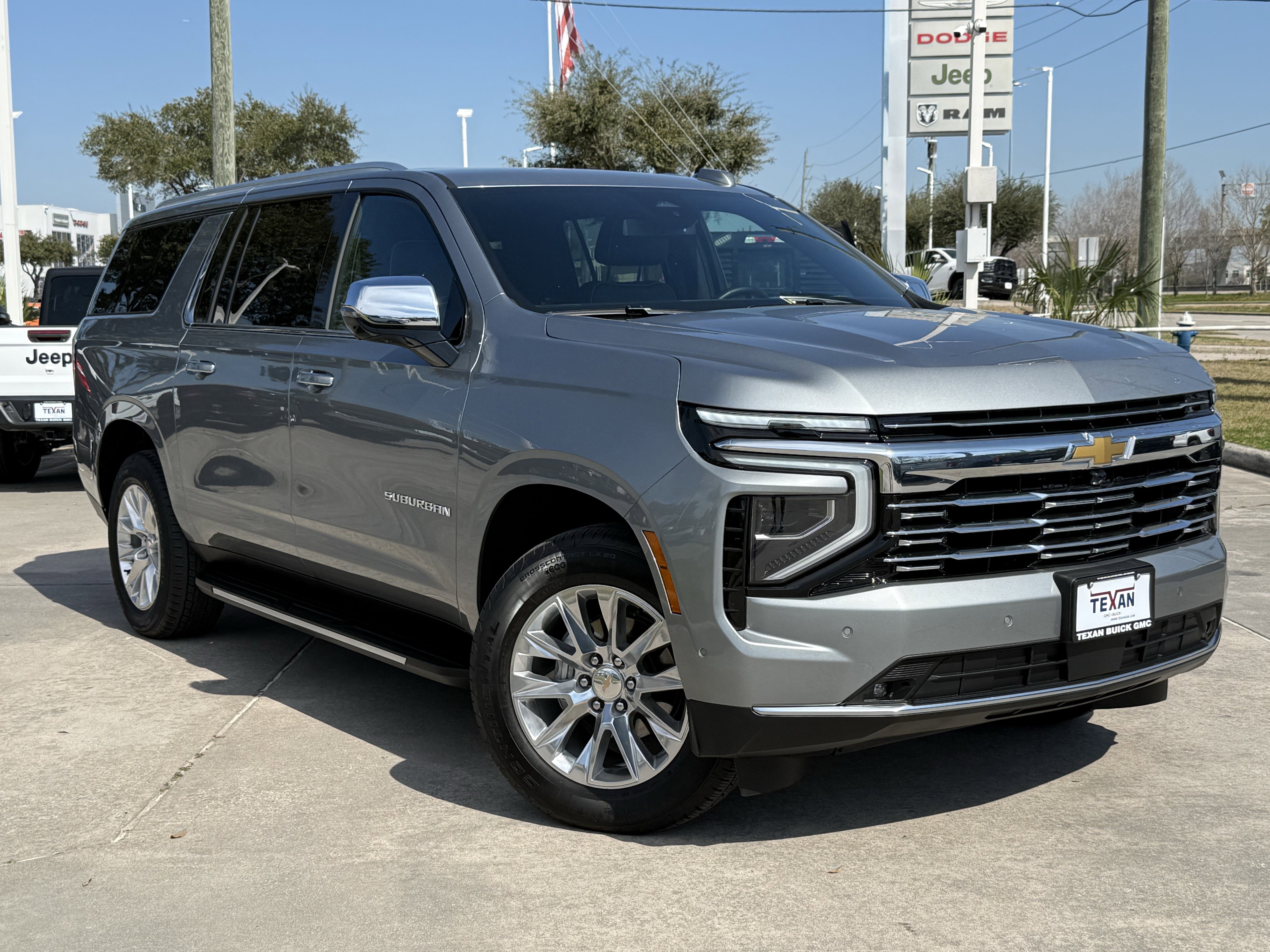 Used 2025 Chevrolet Suburban Premier image 2