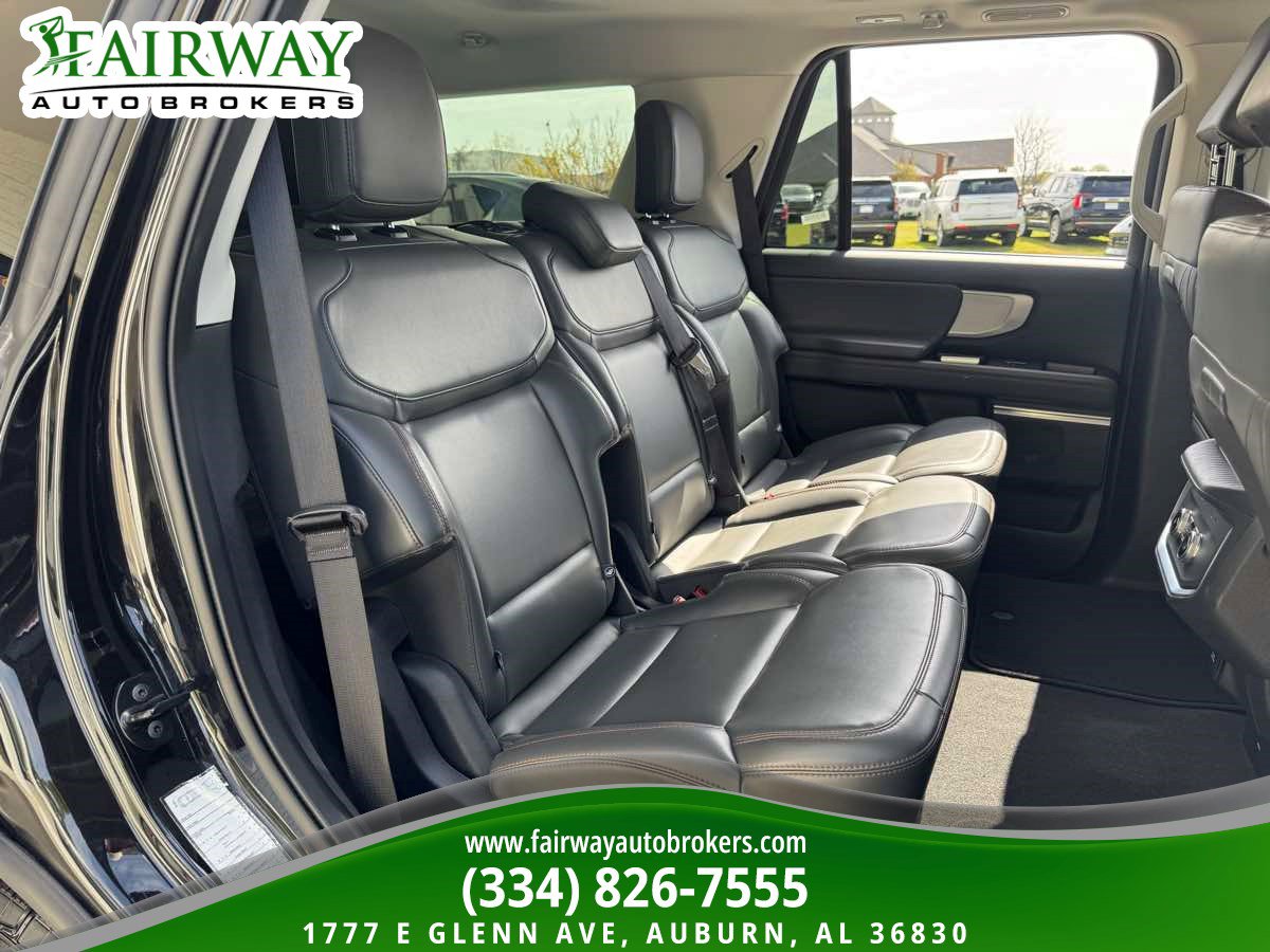 Used 2025 Ford Expedition Active image 13