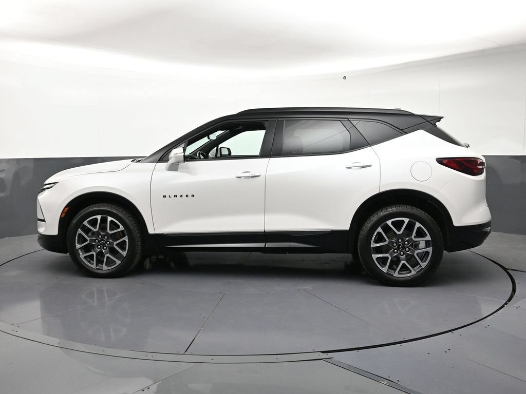 Certified 2023 Chevrolet Blazer RS w/ Driver Confidence II Package AWD/4WD image 2