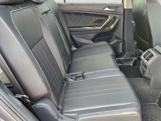 Used 2024 Volkswagen Tiguan SE image 19