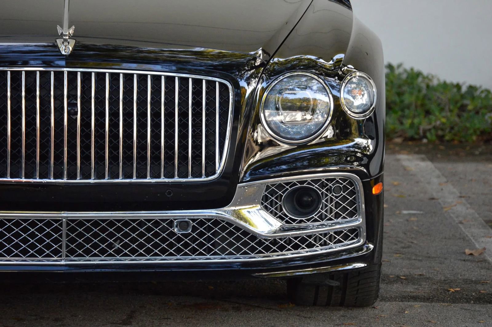 Used 2022 Bentley Flying Spur V8 image 22
