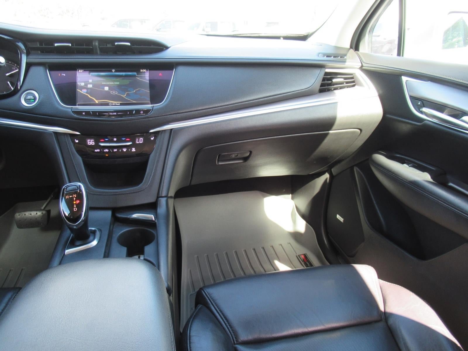 Used 2017 Cadillac XT5 Luxury w/ Driver Awareness Package FWD image 14