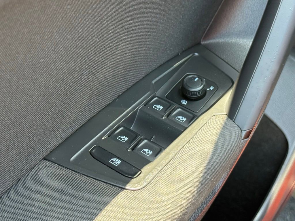 Used 2019 Volkswagen Tiguan S FWD image 11