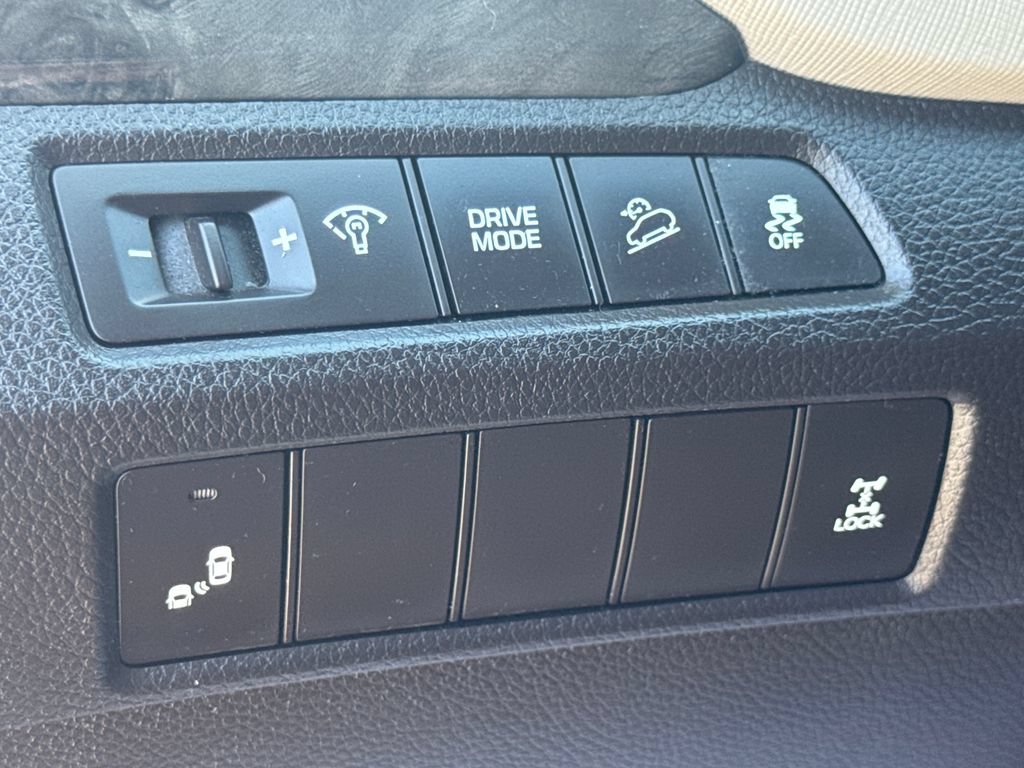 Used 2017 Hyundai Santa Fe Sport AWD/4WD image 31