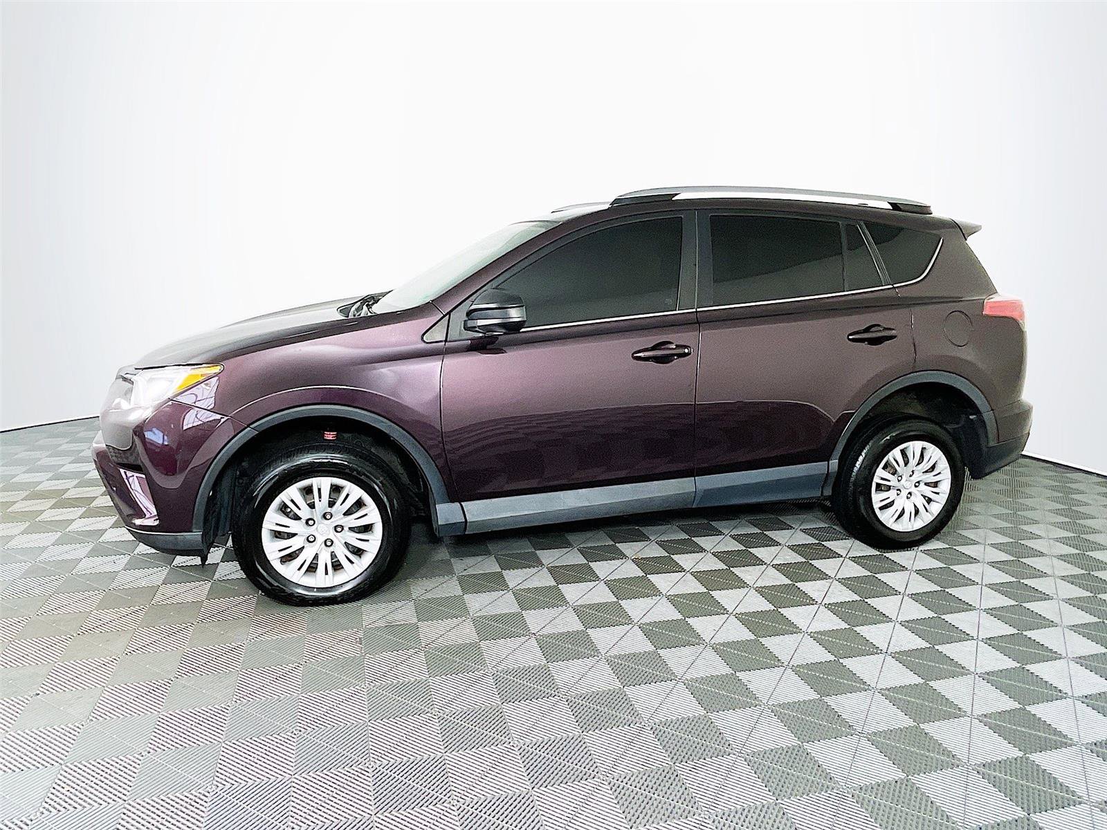 Used 2017 Toyota RAV4 LE image 4