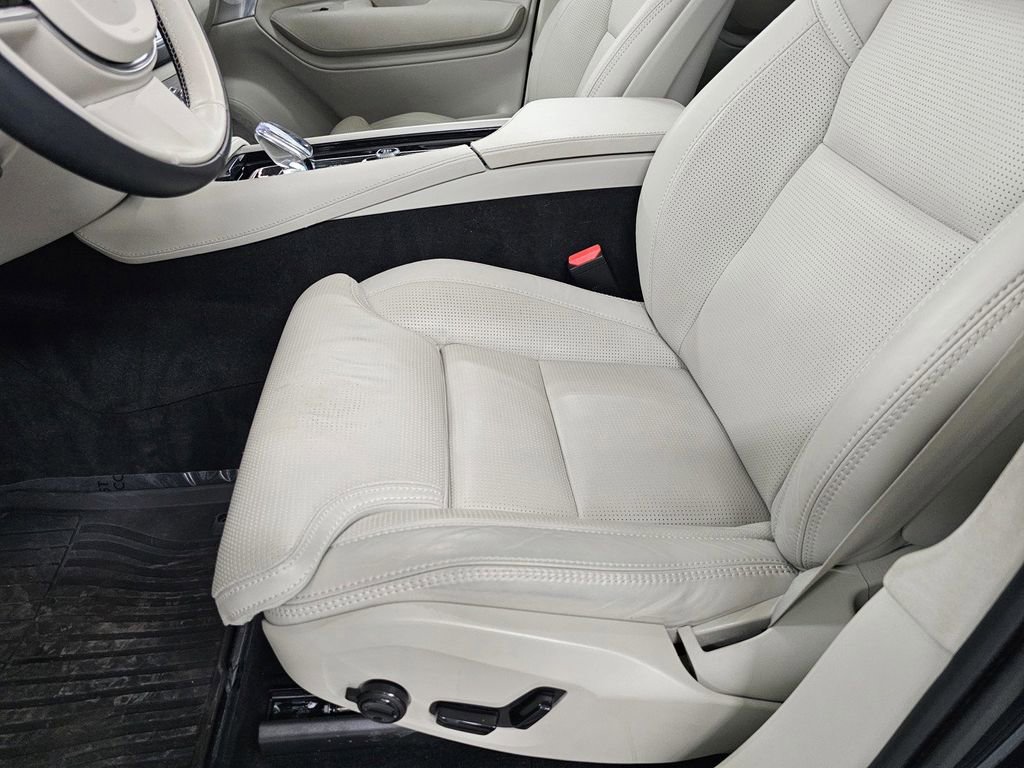 Used 2025 Volvo XC90 T8 Ultra image 13
