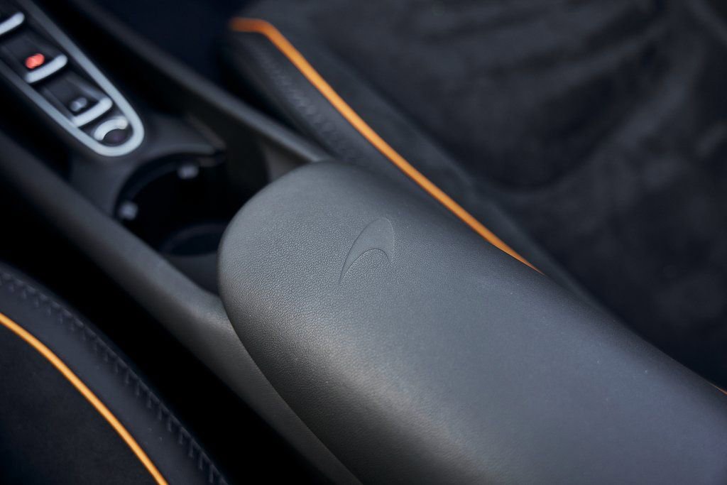 Used 2025 McLaren Artura Spider image 57