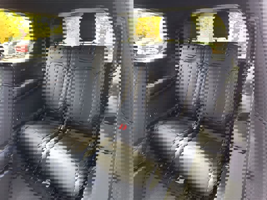 New 2025 Jeep Grand Cherokee L Limited w/ Luxury Tech Group II image 24