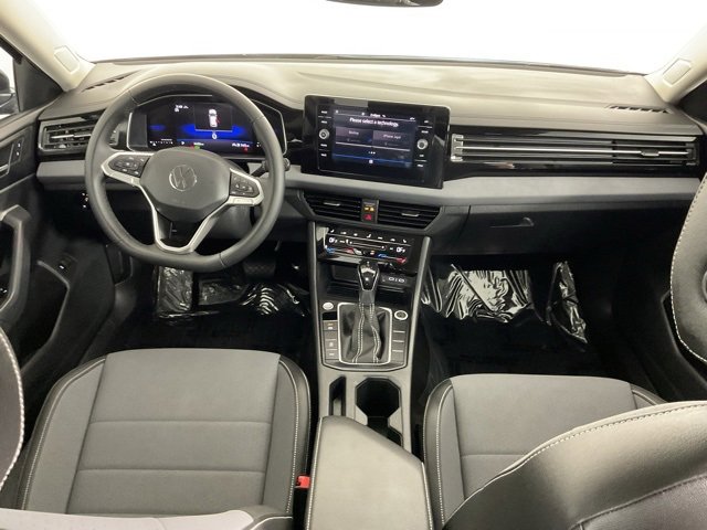 Used 2025 Volkswagen Jetta SE image 16