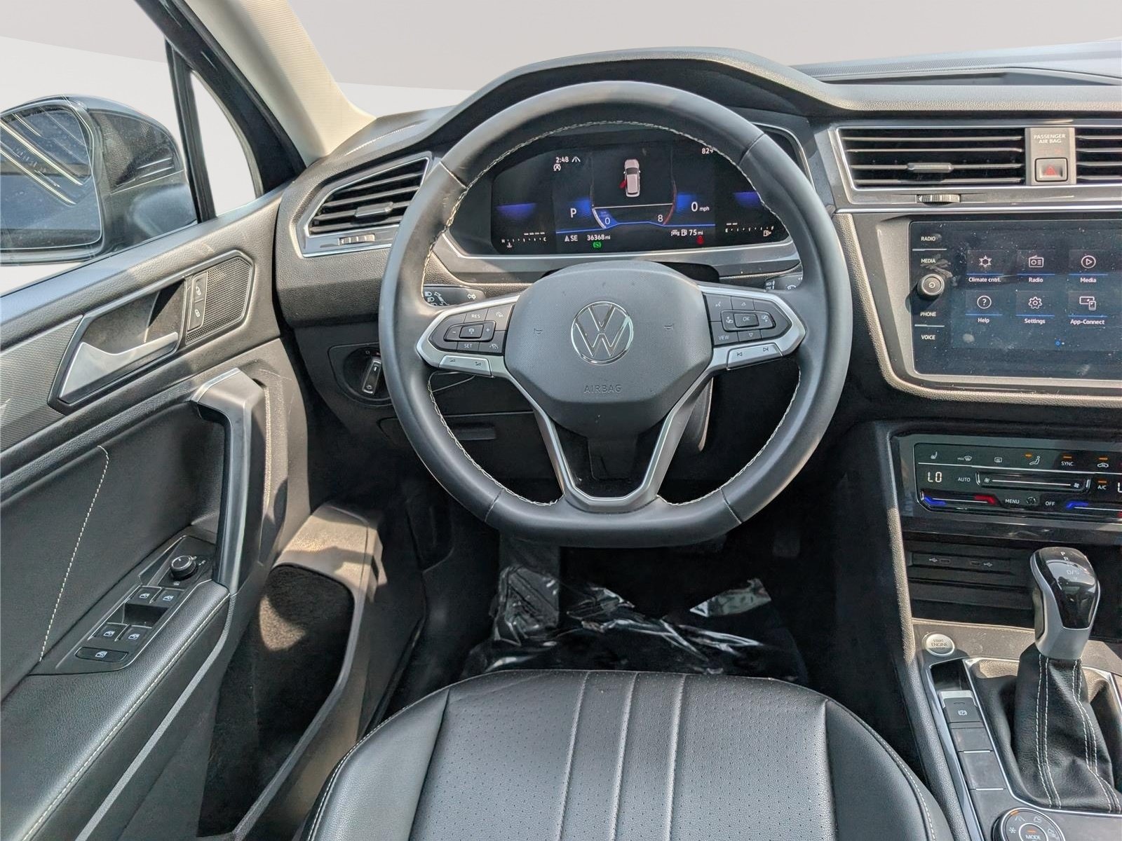 Used 2023 Volkswagen Tiguan SE w/ Panoramic Sunroof Package AWD/4WD image 14