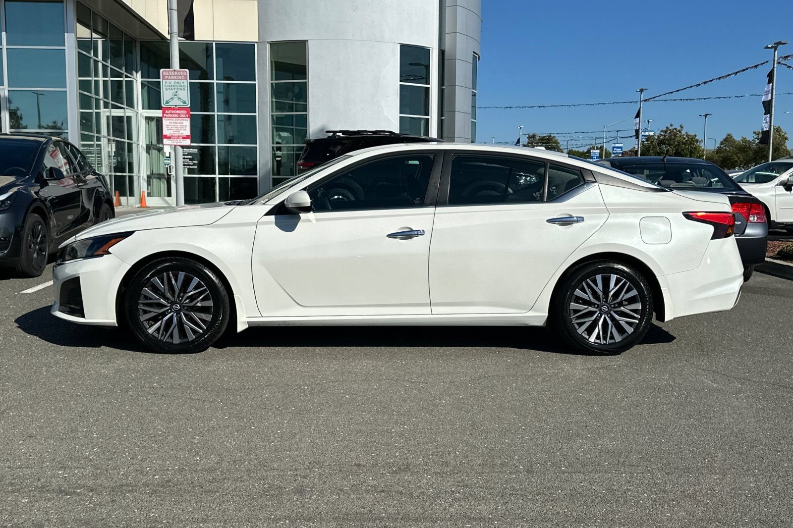 Certified 2023 Nissan Altima 2.5 SV FWD image 7