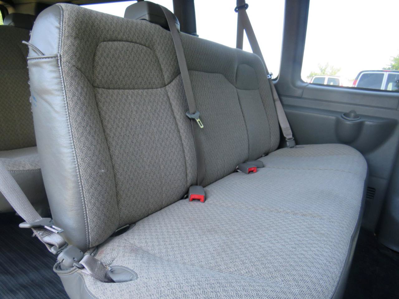 Used 2011 Chevrolet Express 3500 LS RWD image 21