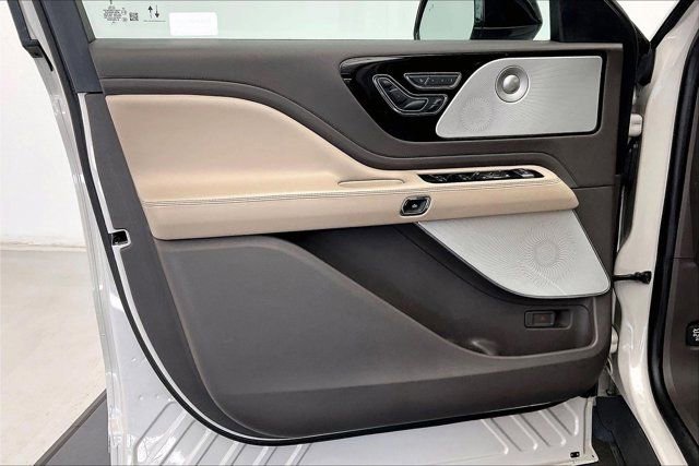 Used 2020 Lincoln Aviator Reserve w/ Equipment Group 202A image 26